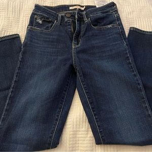 Women Levi’s 721 high-rise skinny jeans